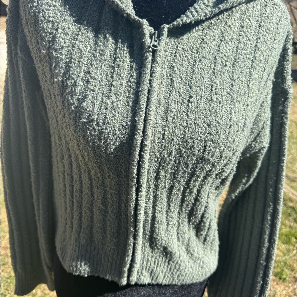 SO sweater xs